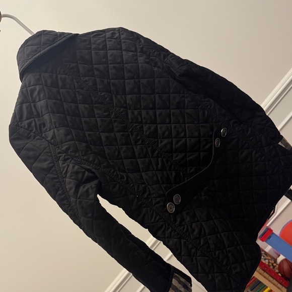 Burberry Black Quilted Jacket with Plaid Cuffs - Picture 5 of 5